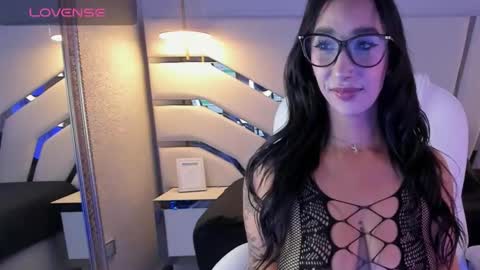 Isa  online show from 12-21-25, 08:49