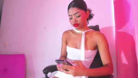 isabella online show from 10-20-25, 10:21