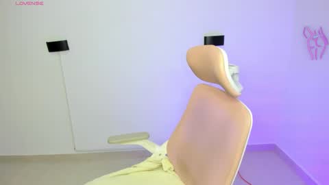 Isabella Thompson online show from 01-09-26, 08:32