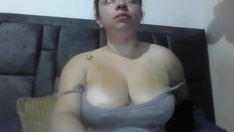 Snapshot of isabellaa_hills_ chatting on 06-10-26, 04:39 isabellaa_hills_ online show from 06-10-26, 04:39