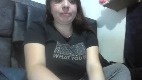Snapshot of isabellaa_hills_ chatting on 06-13-26, 10:40 isabellaa_hills_ online show from 06-13-26, 10:40