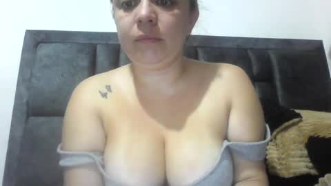 Snapshot of isabellaa_hills_ chatting on 06-19-26, 04:33 isabellaa_hills_ online show from 06-19-26, 04:33