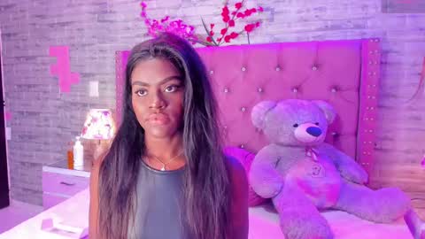 Snapshot of isabellabroms21 chatting on 02-20-25, 08:47    v online show from 02-20-25, 08:47