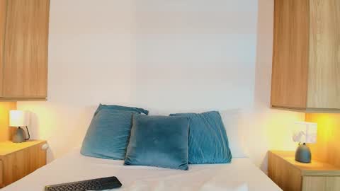 Isabella  online show from 10-17-25, 01:46