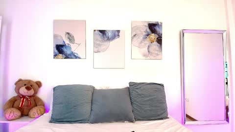 Isabella  online show from 04-10-26, 01:27