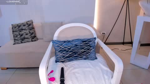 Isa Hill  online show from 12-22-24, 05:53