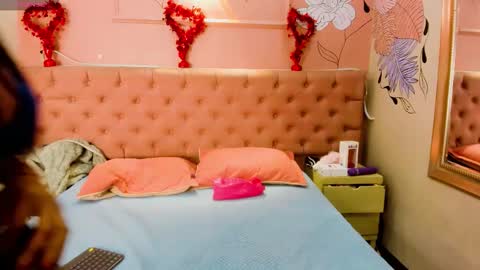 Snapshot of isabellaluxe chatting on 09-19-25, 01:01 IsabellaLuxe online show from 09-19-25, 01:01