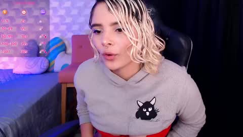 Isabella Mout  online show from 12-21-24, 02:37