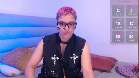 Isabella Mout  online show from 10-11-25, 01:49