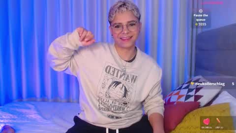 Isabella Mout  online show from 11-26-25, 01:34