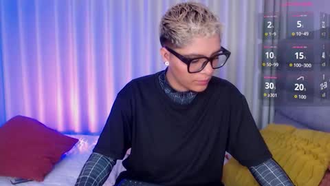 Isabella Mout  online show from 11-30-25, 05:50