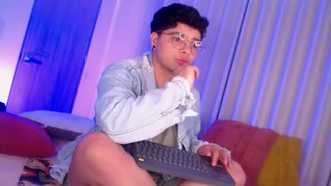 Isabella Mout  online show from 02-10-26, 01:15