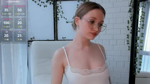 Snapshot of isabellatorrance chatting on 02-28-25, 09:58 Bella online show from 02-28-25, 09:58