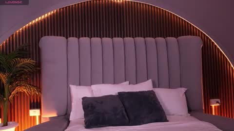 Isa  online show from 03-15-26, 04:29