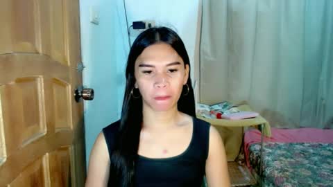 Snapshot of isabelle_amore chatting on 06-18-26, 08:13 Ysa online show from 06-18-26, 08:13