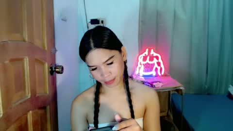 Snapshot of isabelle_amore chatting on 06-27-26, 12:59 Ysa online show from 06-27-26, 12:59