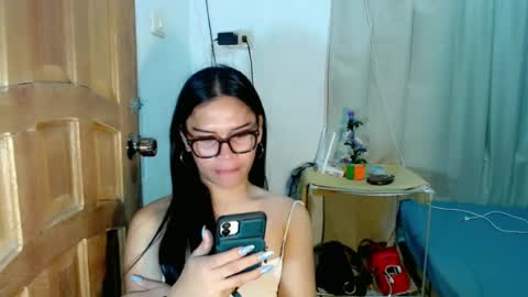 Snapshot of isabelle_amore chatting on 07-02-26, 03:23 Ysa online show from 07-02-26, 03:23