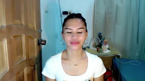 Snapshot of isabelle_amore chatting on 07-08-26, 10:25 Ysa online show from 07-08-26, 10:25