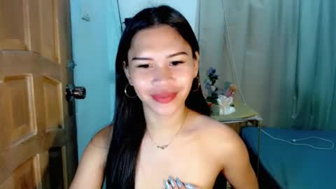 Snapshot of isabelle_amore chatting on 07-12-26, 01:07 Ysa online show from 07-12-26, 01:07