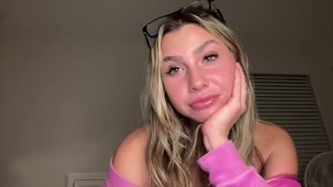 Snapshot of isabellekinsley chatting on 12-10-24, 03:52 isabellekinsley online show from 12-10-24, 03:52