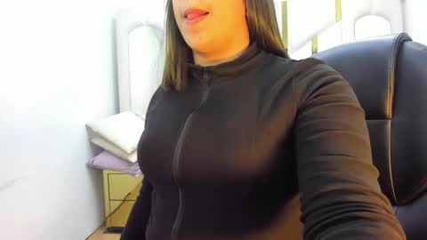 Snapshot of isabellrodriguez18 chatting on 03-15-26, 04:18 isabellrodriguez18 online show from 03-15-26, 04:18