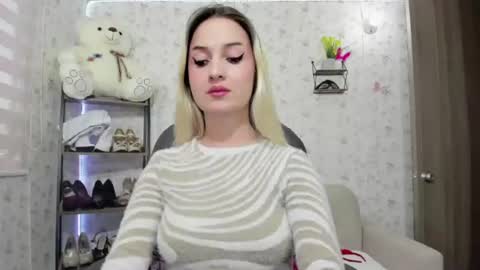 Snapshot of isablonde1 chatting on 06-08-26, 08:20 ISABELLA online show from 06-08-26, 08:20