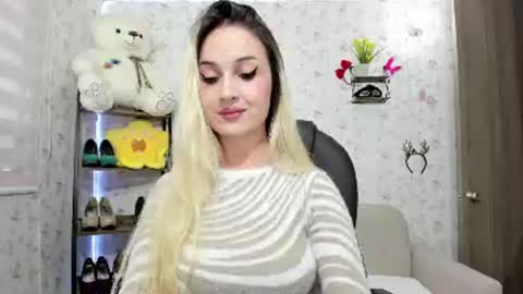 Snapshot of isablonde1 chatting on 07-08-26, 09:30 ISABELLA online show from 07-08-26, 09:30