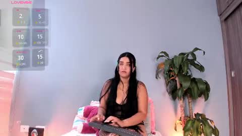 Snapshot of isabunnyy chatting on 07-19-26, 05:49 Isa online show from 07-19-26, 05:49