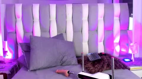 Isa online show from 10-25-25, 05:15