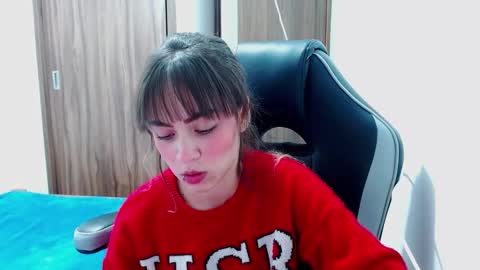 ISADORA online show from 03-08-25, 03:06