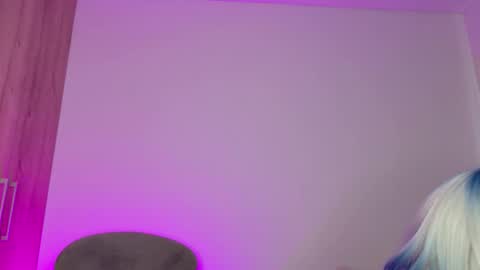 Isabella Hilton online show from 02-14-26, 05:10