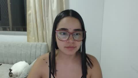 Snapshot of isemma chatting on 05-19-26, 01:56 Emma online show from 05-19-26, 01:56
