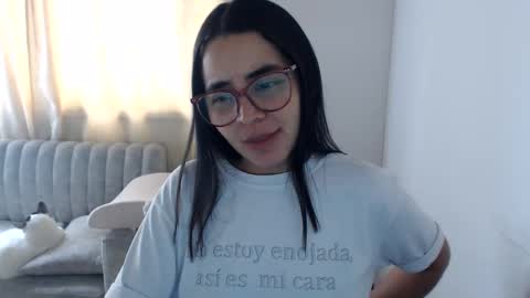 Snapshot of isemma chatting on 05-25-26, 03:07 Emma online show from 05-25-26, 03:07