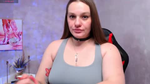 Snapshot of isingle_mom chatting on 06-15-26, 10:17 isingle_mom online show from 06-15-26, 10:17