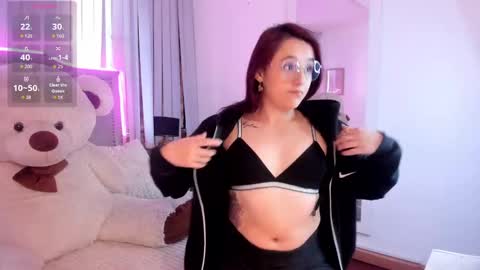 Isis  lohan online show from 10-09-25, 11:41