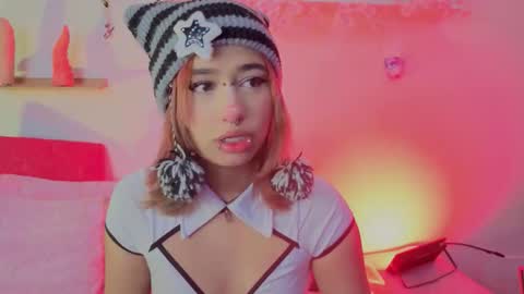 Isisjones18 online show from 10-18-25, 09:21