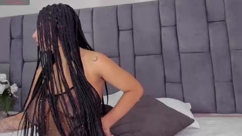 Isis Larah online show from 10-23-25, 04:23