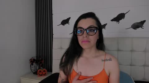 Isis Noir online show from 10-18-25, 07:36