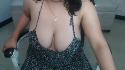 isla_ch online show from 08-08-26, 10:56