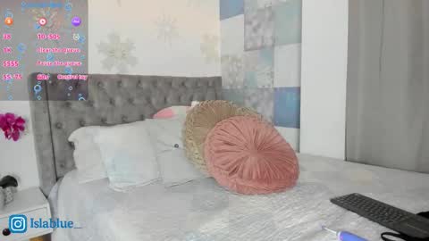 Snapshot of islaa_bluee chatting on 02-20-26, 06:26 Isla Blue online show from 02-20-26, 06:26