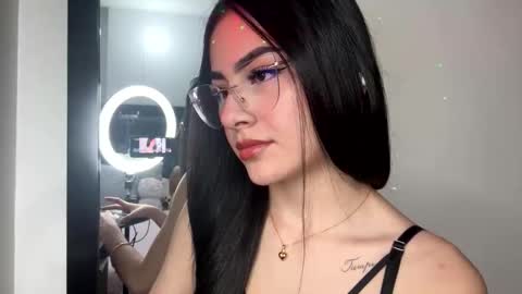 Snapshot of islacole chatting on 10-24-25, 03:25 Cute Isla online show from 10-24-25, 03:25