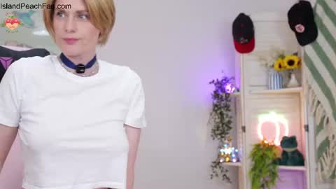 Snapshot of island_peach chatting on 07-05-26, 02:13 Lou Peaches online show from 07-05-26, 02:13