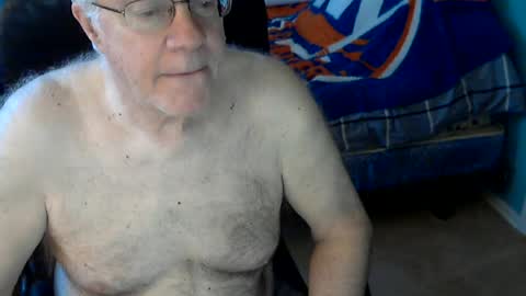 Snapshot of islesman22 chatting on 06-21-26, 11:13 islesman22 online show from 06-21-26, 11:13