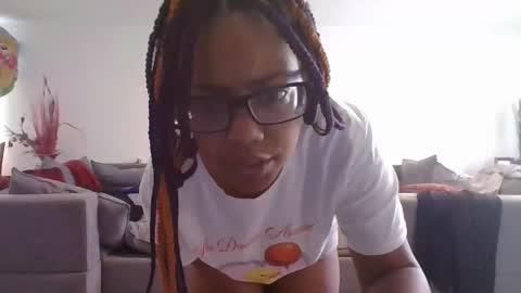 Snapshot of islothonit chatting on 04-18-26, 03:16 Sharice online show from 04-18-26, 03:16