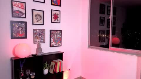 Snapshot of isnotforeveryone chatting on 11-11-25, 12:32 Julyane online show from 11-11-25, 12:32