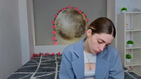 Emilia online show from 02-15-26, 06:10