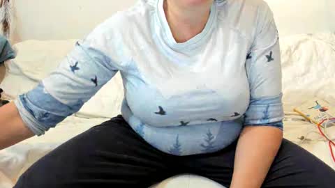 Snapshot of israelymilf chatting on 01-06-25, 01:52 Marta online show from 01-06-25, 01:52