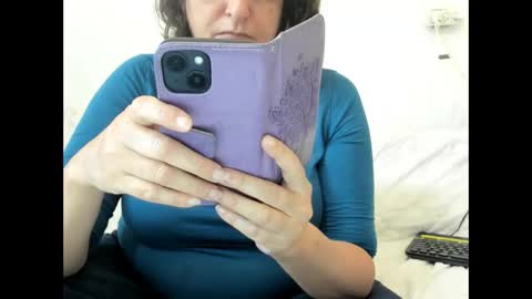 Snapshot of israelymilf chatting on 03-12-25, 08:30 Marta online show from 03-12-25, 08:30