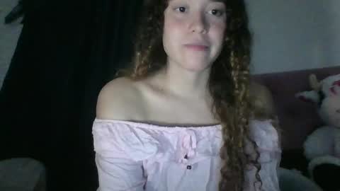 Snapshot of issa30213 chatting on 05-07-26, 01:00 Issa online show from 05-07-26, 01:00