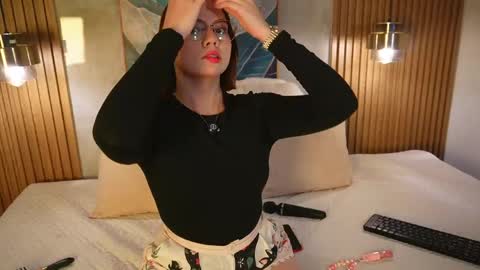 Snapshot of issa_baby_ chatting on 05-05-26, 04:20 issa baby online show from 05-05-26, 04:20